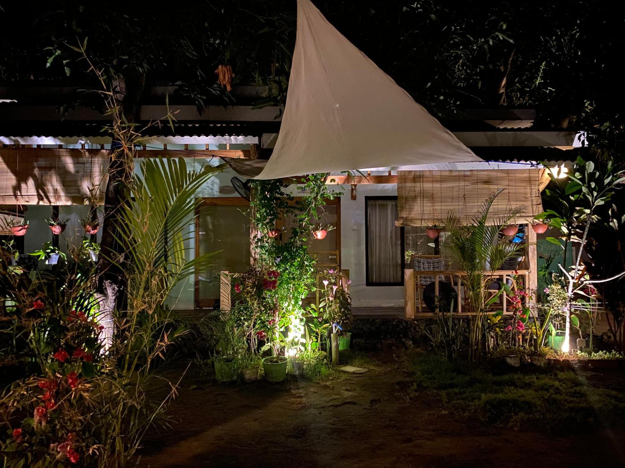 Marta House Gili Air Hotel Exterior photo