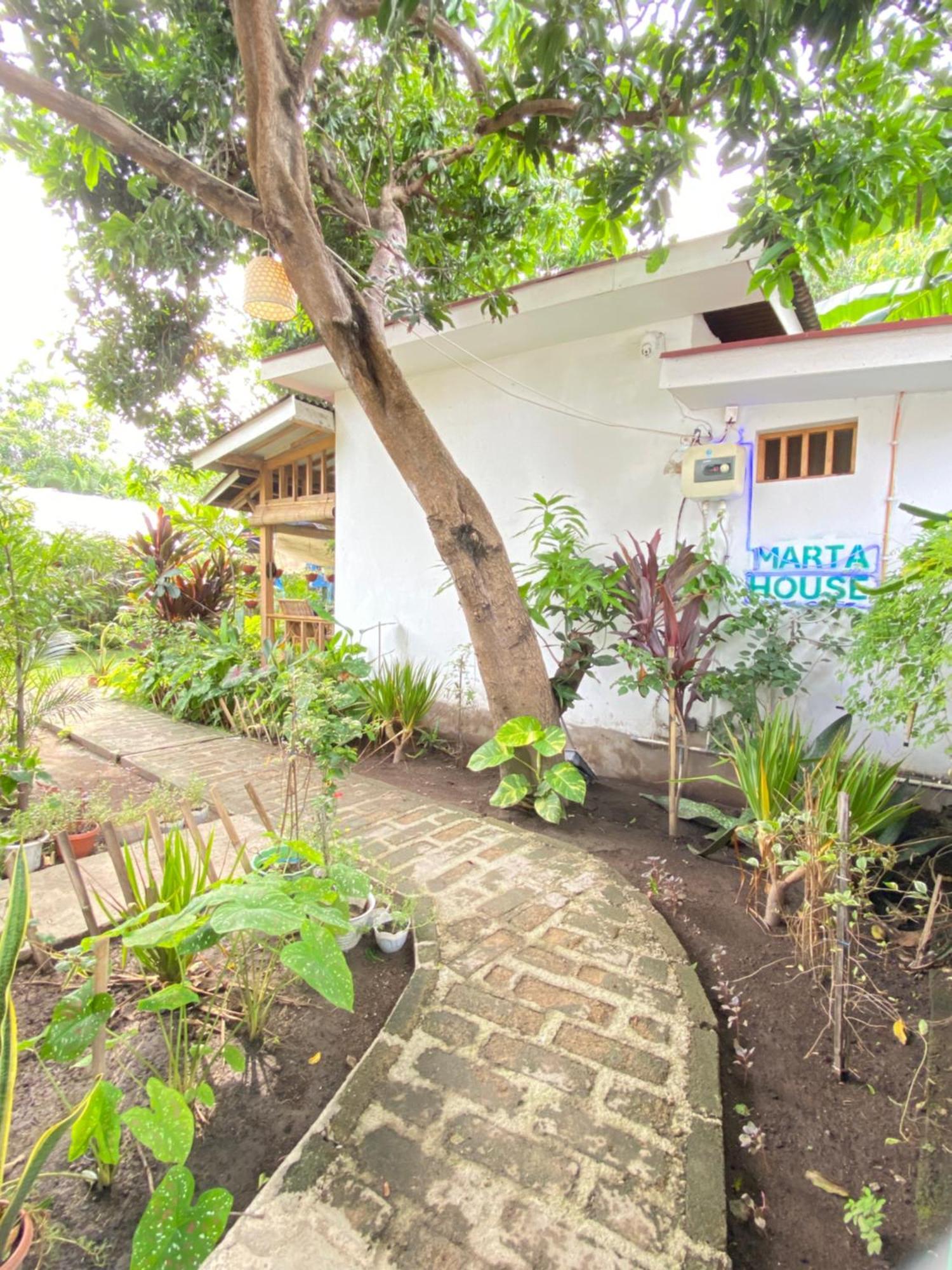 Marta House Gili Air Hotel Exterior photo