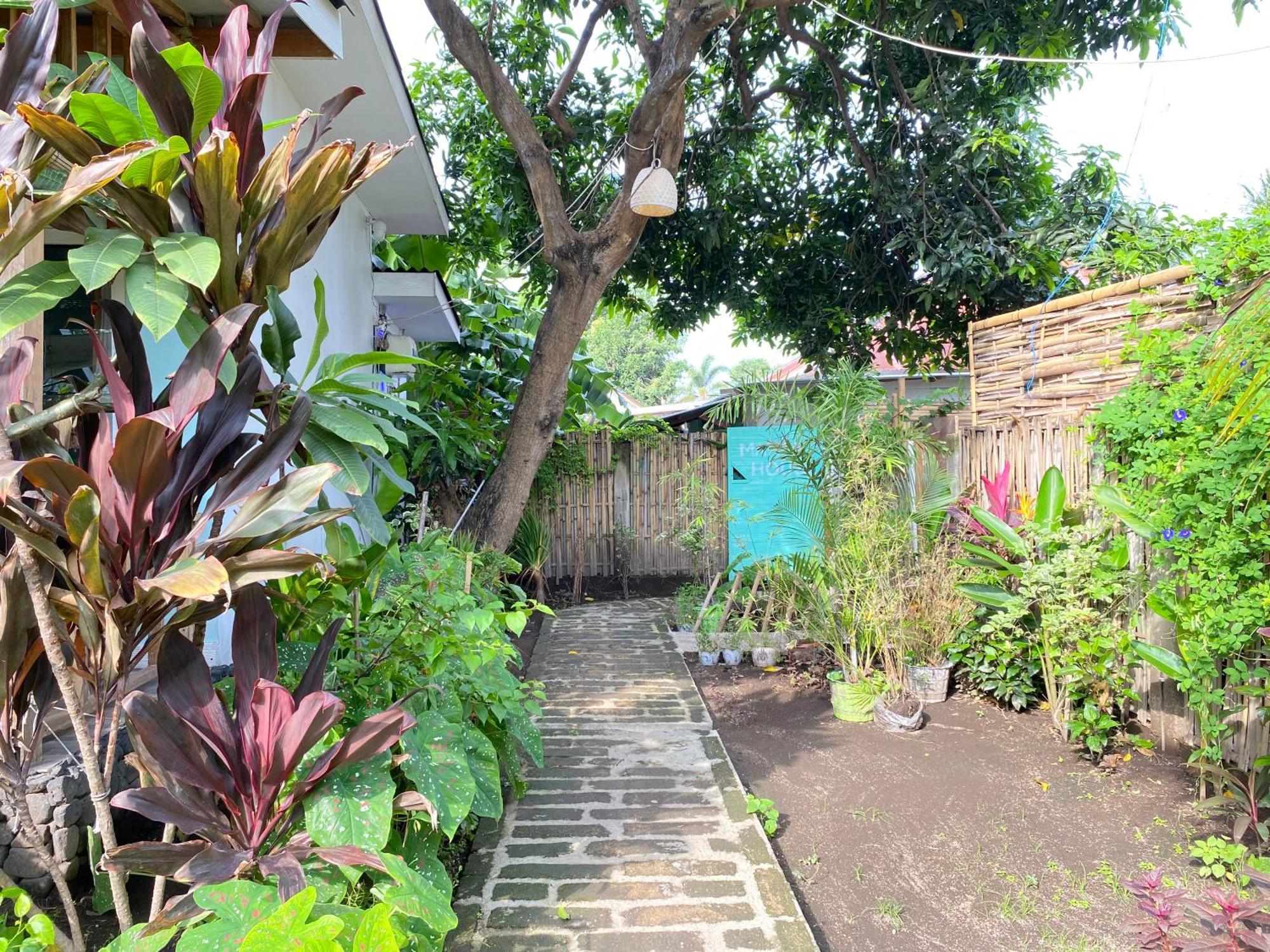Marta House Gili Air Hotel Exterior photo